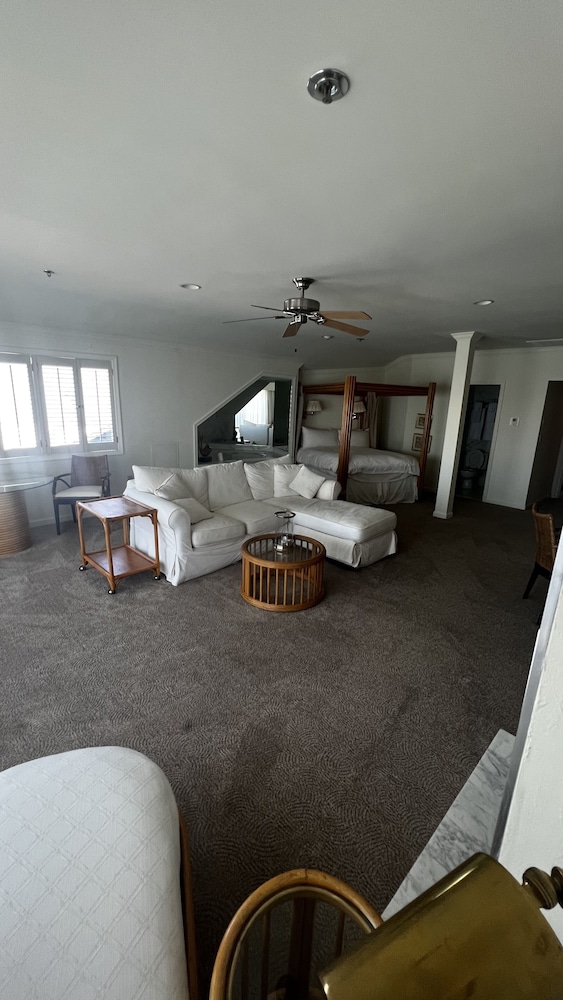 Lighthouse Club Hotel