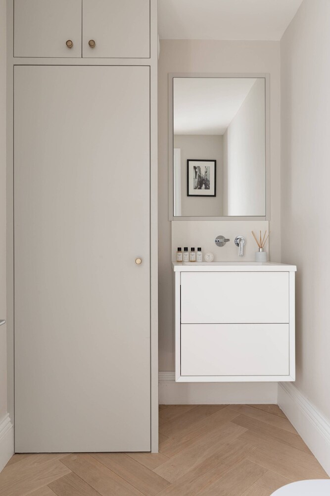 Callcott Street IV by Onefinestay