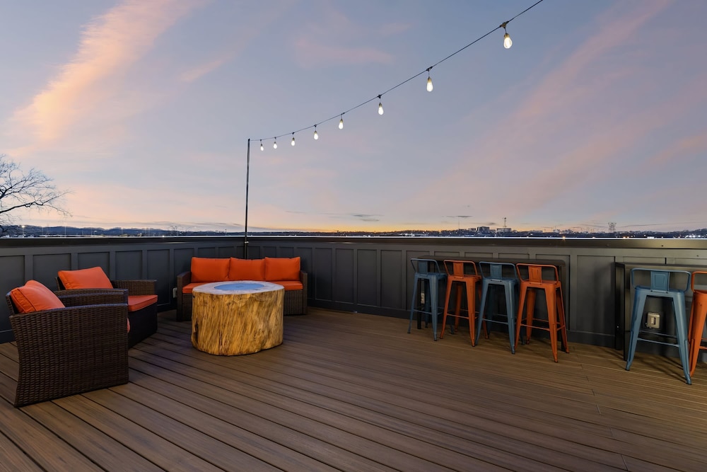 Two Homes Hot Tub Rooftop Deck in Nashville