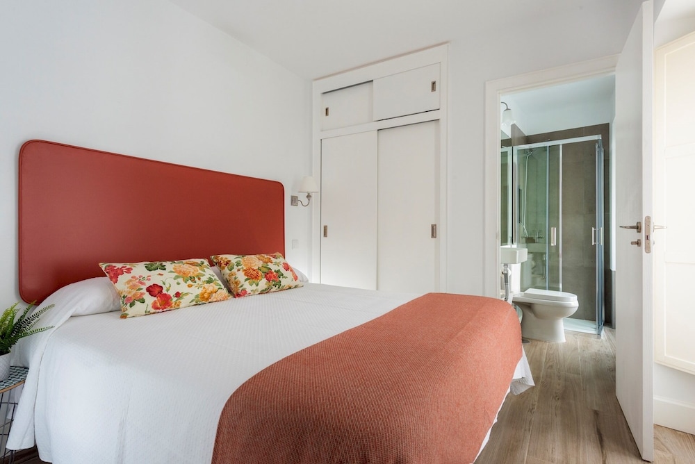 Beatiful & Quiet 2Bd Apartment Near the Cathedral, Padre Marchena III view 3
