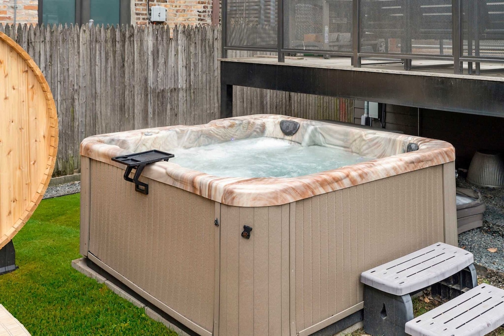 Stunning 5BR Home With 2 Rooftops Sauna Hot Tub