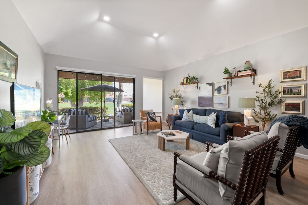 Designer Seville Condo w Golf Mountain Views