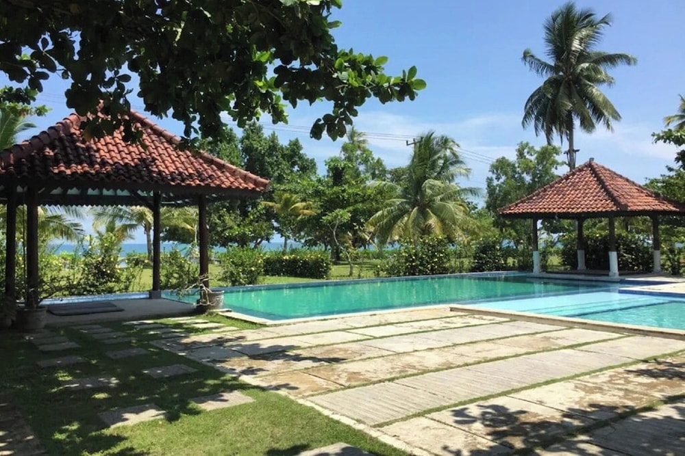 Beach Rock Resort Belitung