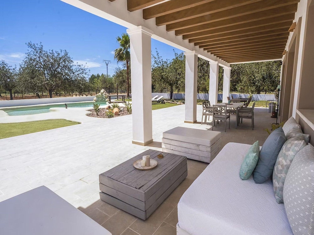 Spacious Villa With Games Area