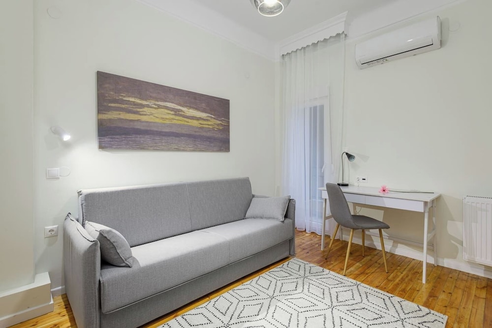 Trentatre, Nilie Hospitality MGMT
