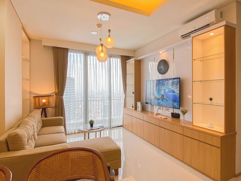 Warm Contemporary 2Br Apartment At Samara Suites