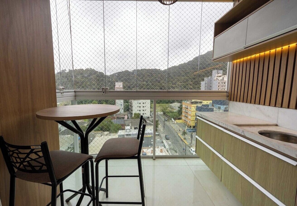 Apto c Piscina e Brinquedoteca a 400m da Praia