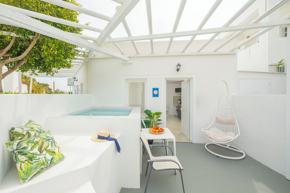 Loukas & Emma Eco Houses