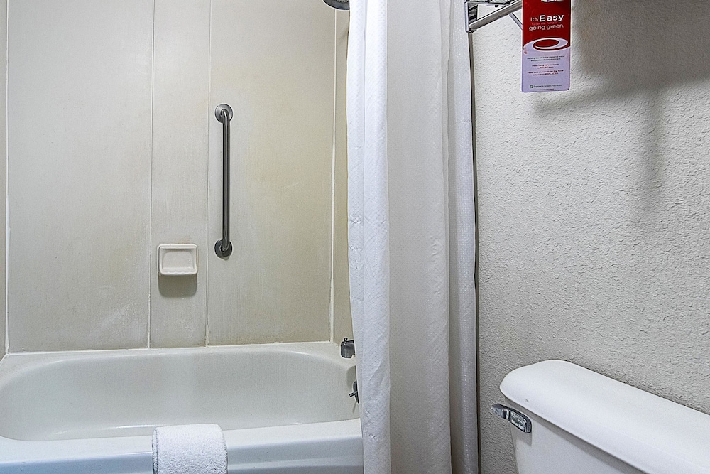 Americus Vacations - Econo Lodge - Property Image 3