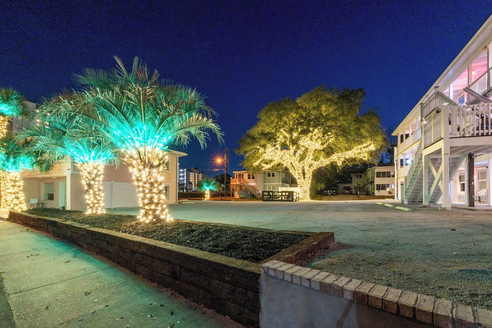 Treehouse Lounge - RR Beach Club