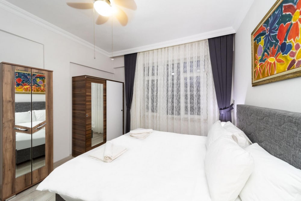 Pleasant Flat With Balcony in Kaleici