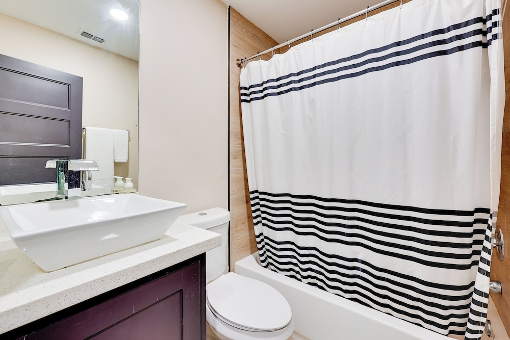 1 Mi to Airport: Mcallen Home w/ Patio!