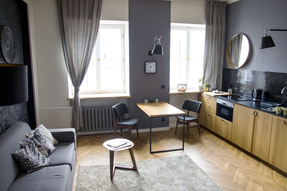 Fox Center Apartments