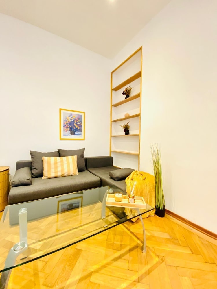 Bright and Spacious 2BR Flat Westbahnhof