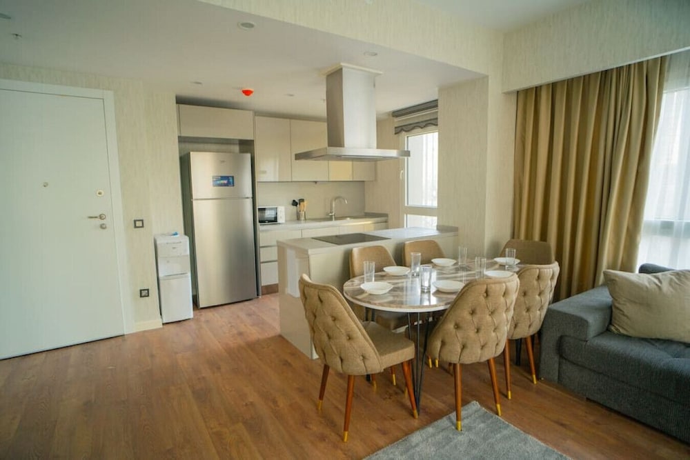 Luxurious 2 1 Apartment Near Mall of Istanbul
