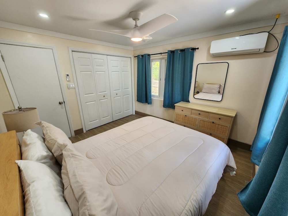By The Bay - Brand New Apartment, Steps To The Sea, Walk To Town 1 Bedroom Apts