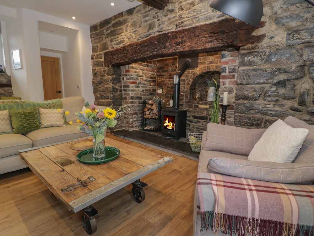 Plas Glan Yr Afon