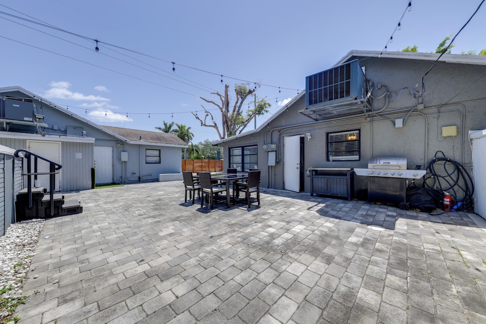 Patio & Heated Swim Spa Access: Home in Hollywood