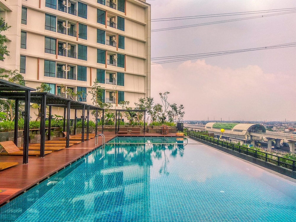Cozy Stay Studio At Lrt City Bekasi Apartment