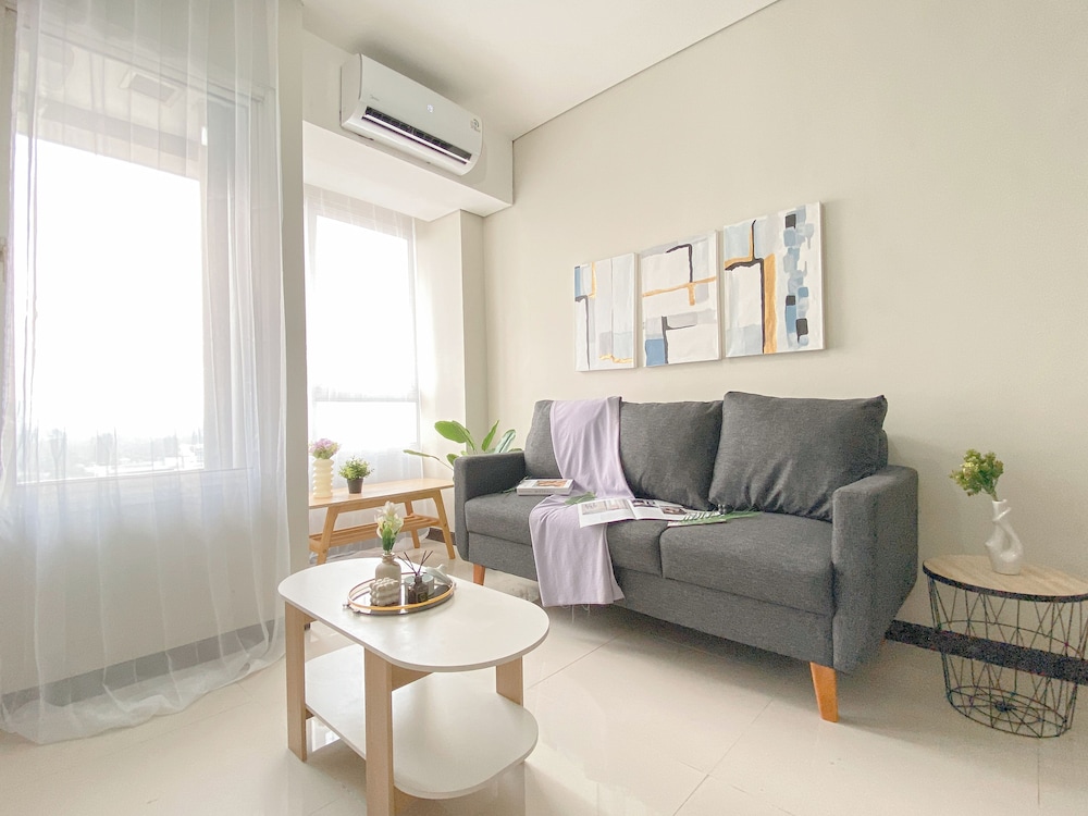 Comfortable And Homey 2Br Apartment Nifarro Park