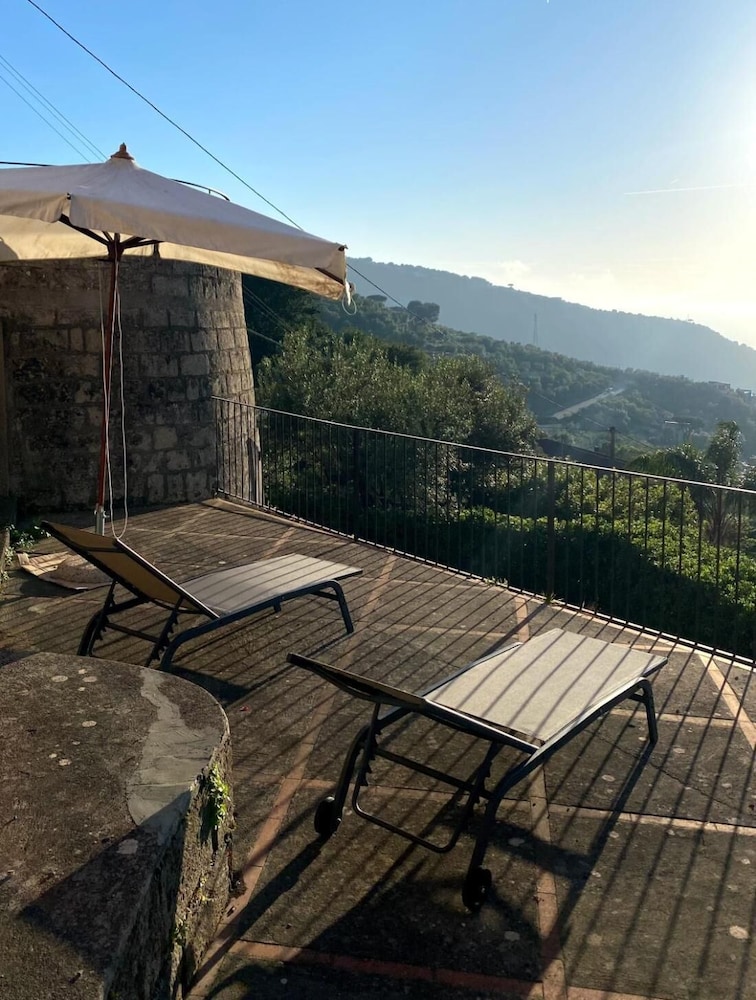 Charming Location Between Positano and Sorrento