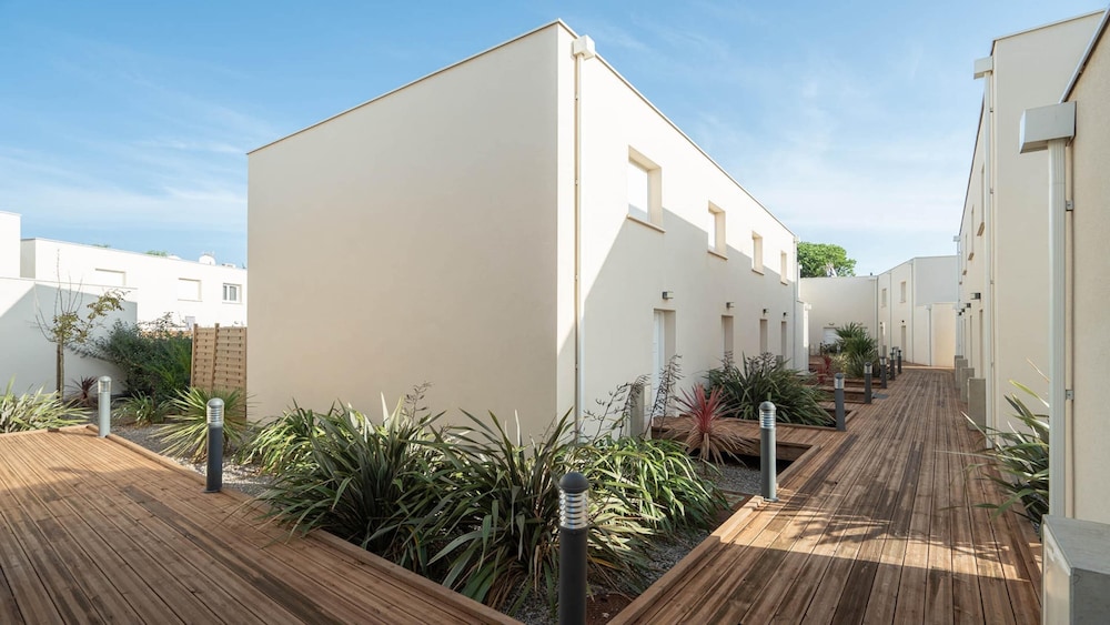 Bright Villa Steps From the Sea