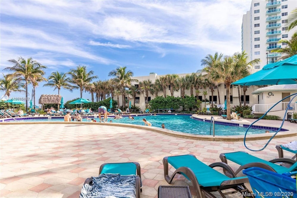 Heated Pools Beach Your Ideal Hollywood Stay