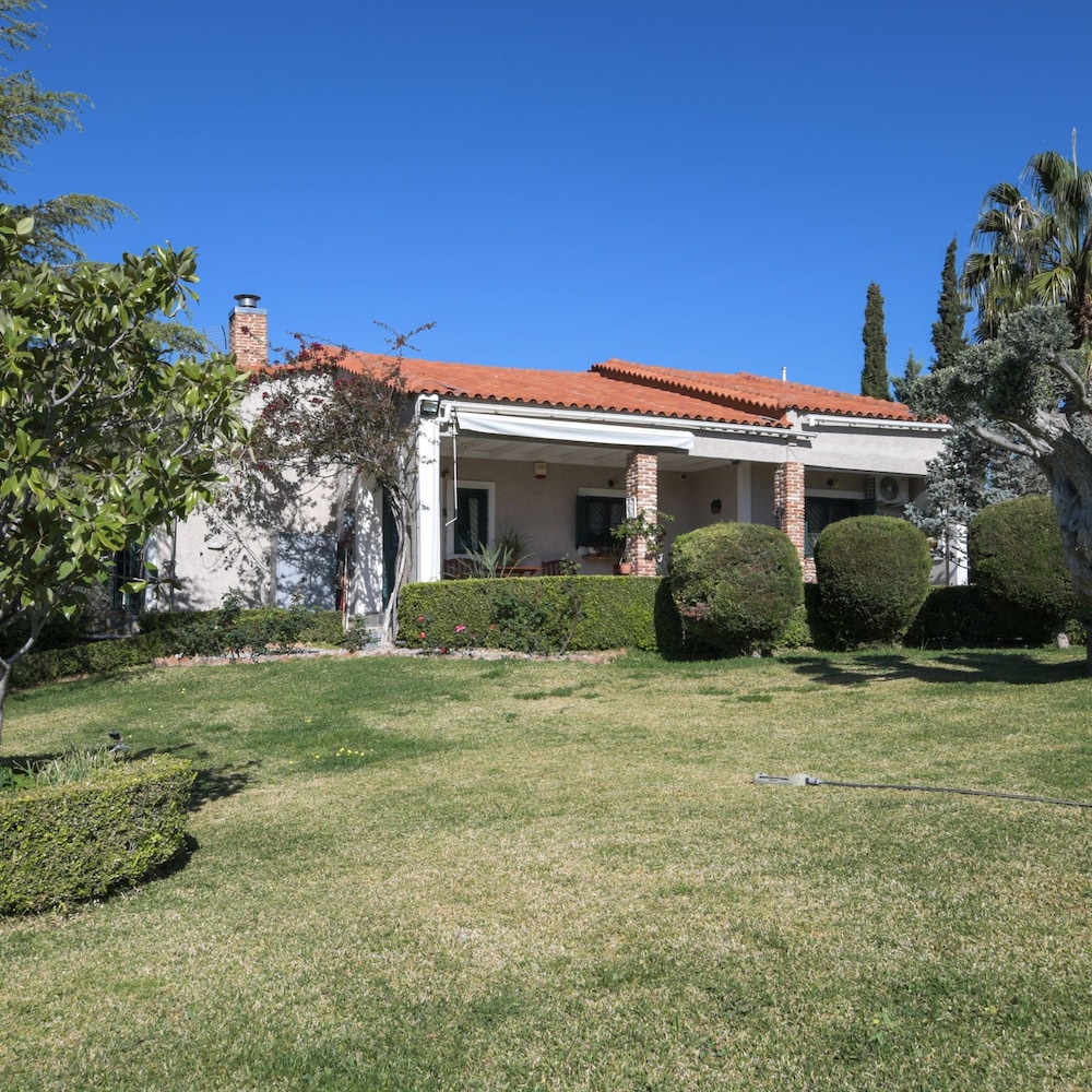 Nerotrivia Villa - Ocean Panorama and Lush Gardens