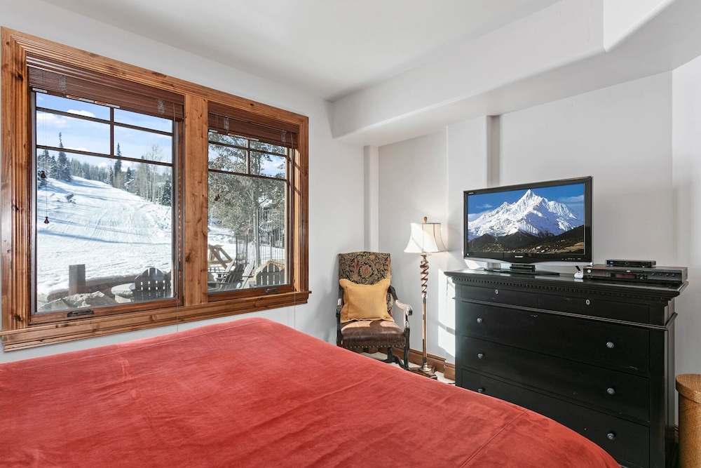 Grand Lodge - 3 Bedroom Deluxe #304 - Ski-in/out 3 Condo