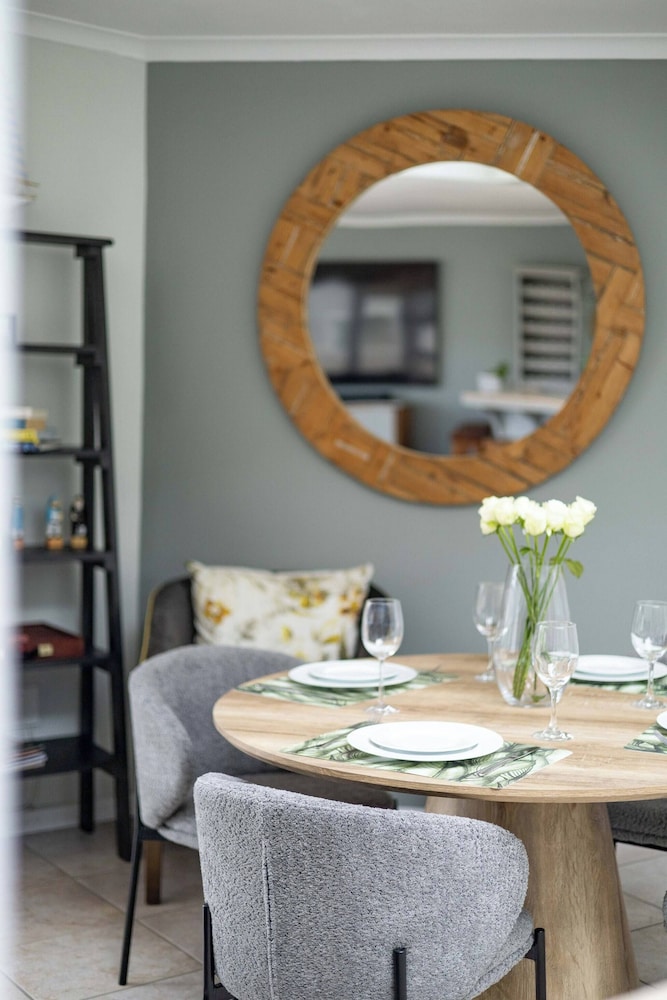 Beachfront Villa Sea Breeze, Hout Bay, Cape Town