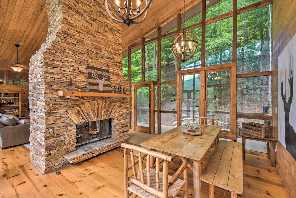 Lakefront Glass House Cabin w/ Mountain Views!