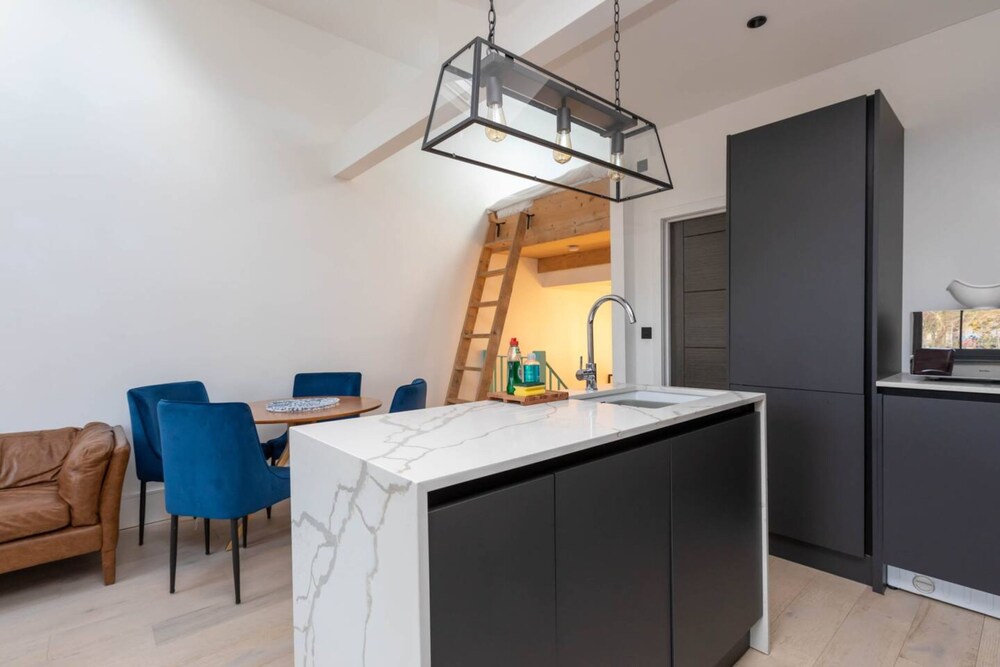 Contemporary 2 Bedroom Apartment on Columbia Road