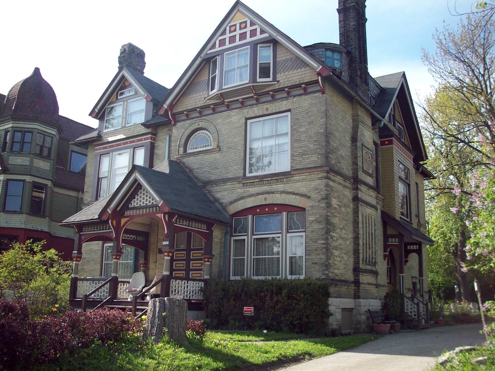 Milwaukee Vacations - Manderley Bed and Breakfast - Property Image 28
