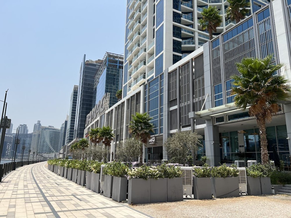 WelHome - Cozy Studio with Canal View in DAMAC Prive
