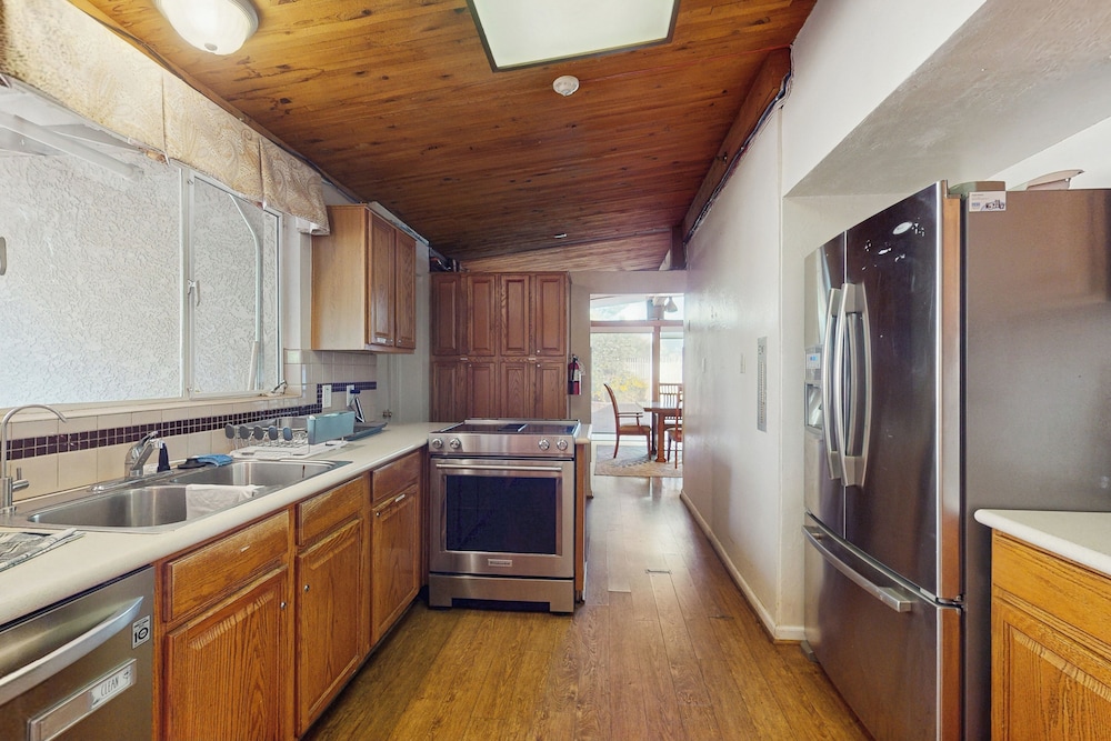 6BR Home w/ a Private Pool, W & D, & Large Yard
