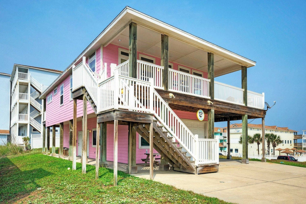 Sleeps 24 2 Homes w/ Beach Boardwalk Access & Deck Views Steps to the Beach
