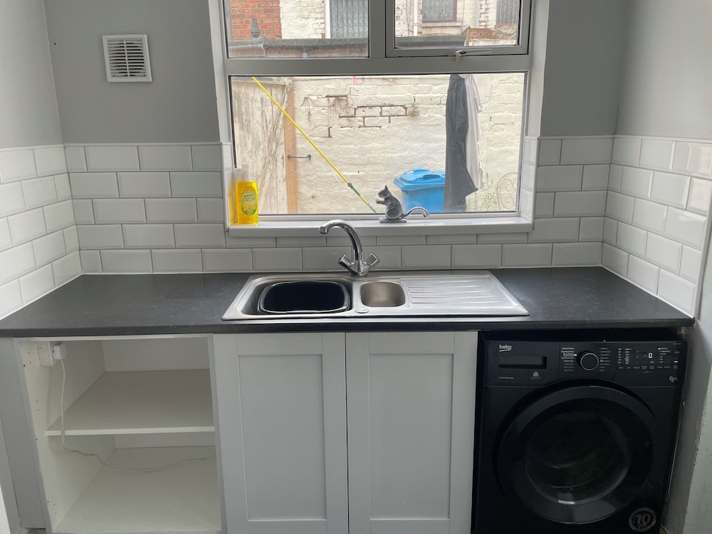 Cozy 2 Bedroom Property With all Amenities