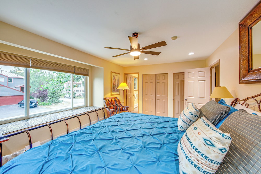 Walk to Ski Shuttle: Dtwn Frisco Gem w/ Fireplace!