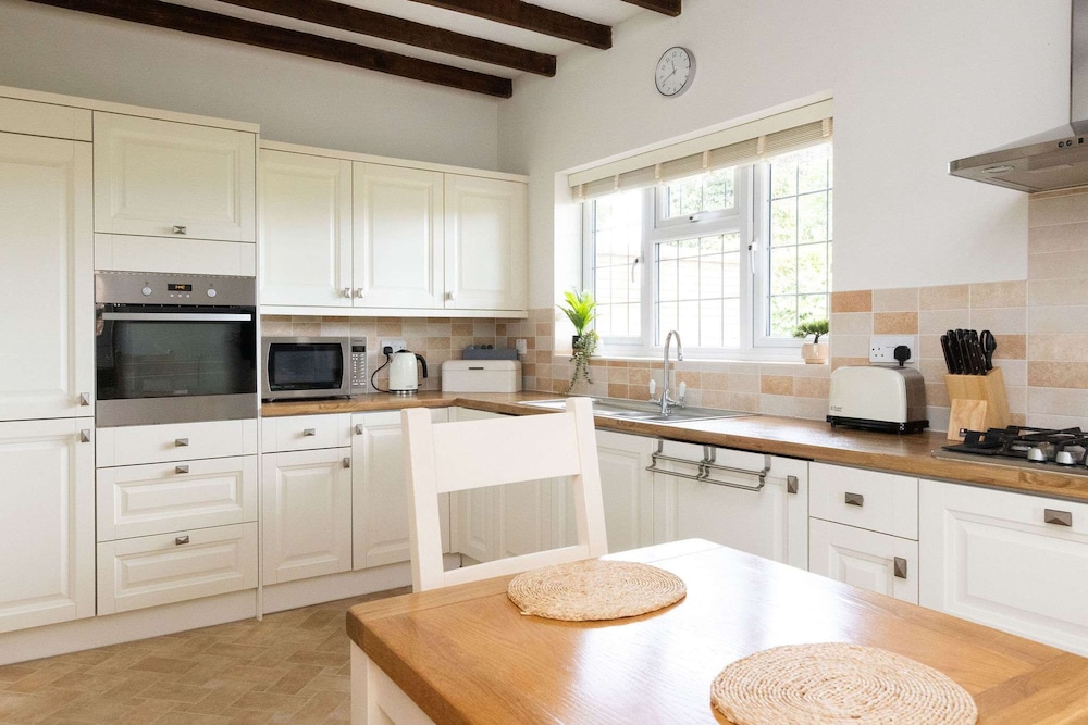Homely Cottage for 6 Near Chichester Goodwood