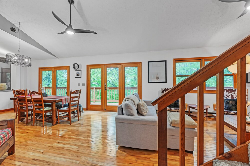 Modern Mountain Retreat Near Dolly Sods & Skiing 3 Bedroom Home