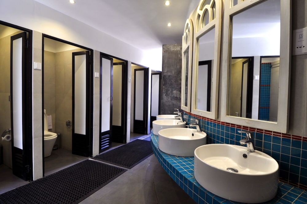 Clock Inn Dehiwala - Hostel