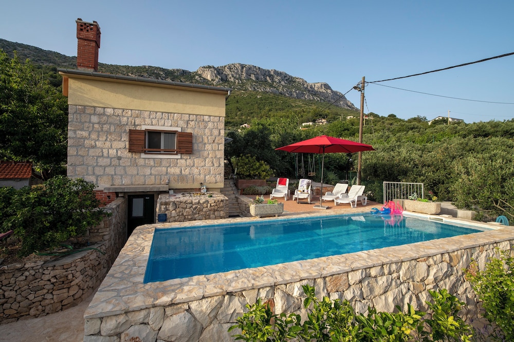 Hill Pool House, Kaštel Kambelovac Retreat