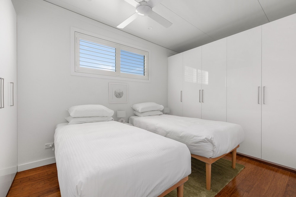 Relaxing 2-bed Home Close to Beaches and Parks