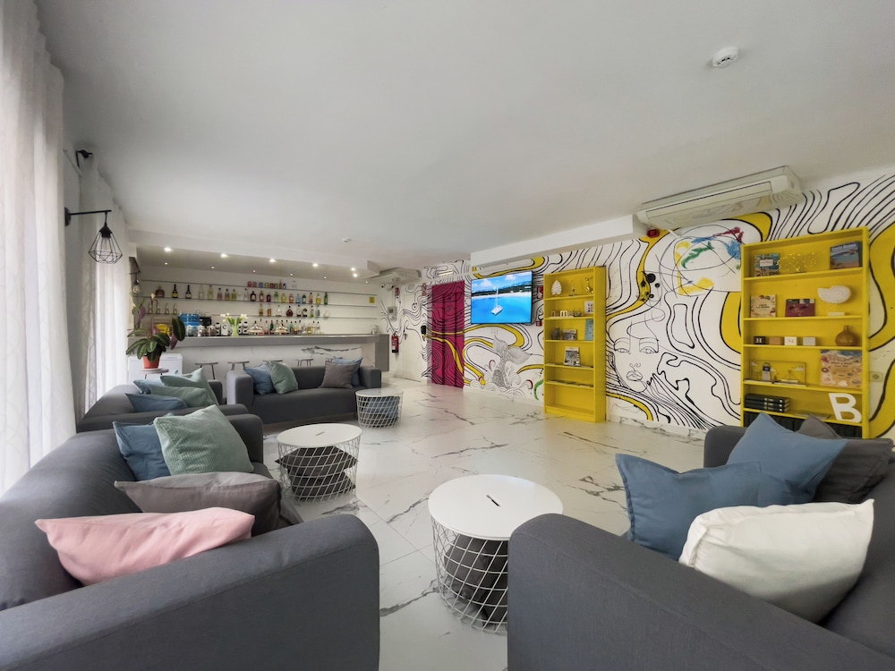 Hotel Maremagnum - Image 1