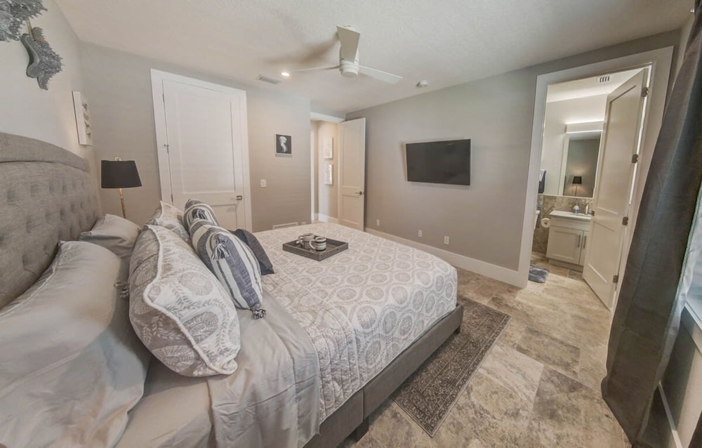 Villa Nautilus Steps Away From the Beach - New Lux 3 Story Pool Hot Tub Home With Elevator