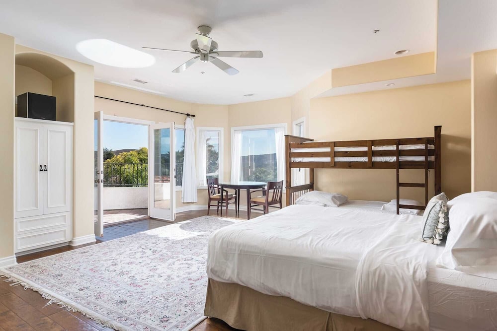 Two Estates w/ Pools, Hot Tubs, Game Rooms, Valley Views & Tennis Court Near Beaches & Wineries