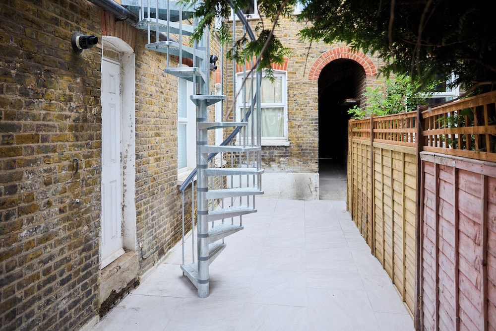 The Earlsfield Flat