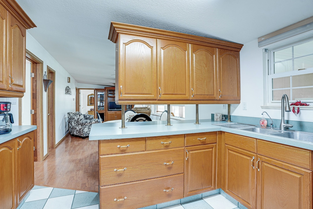 Pet the Sheep! Rural & Spacious Polk City Retreat