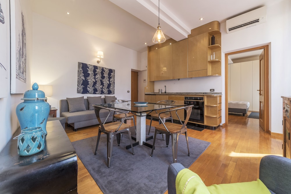 Piazza di Spagna Stylish Flat