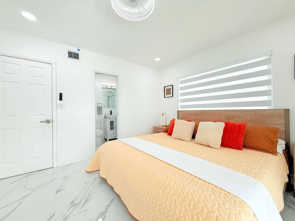 Palm House Near Beach Game Room Pool King Beds